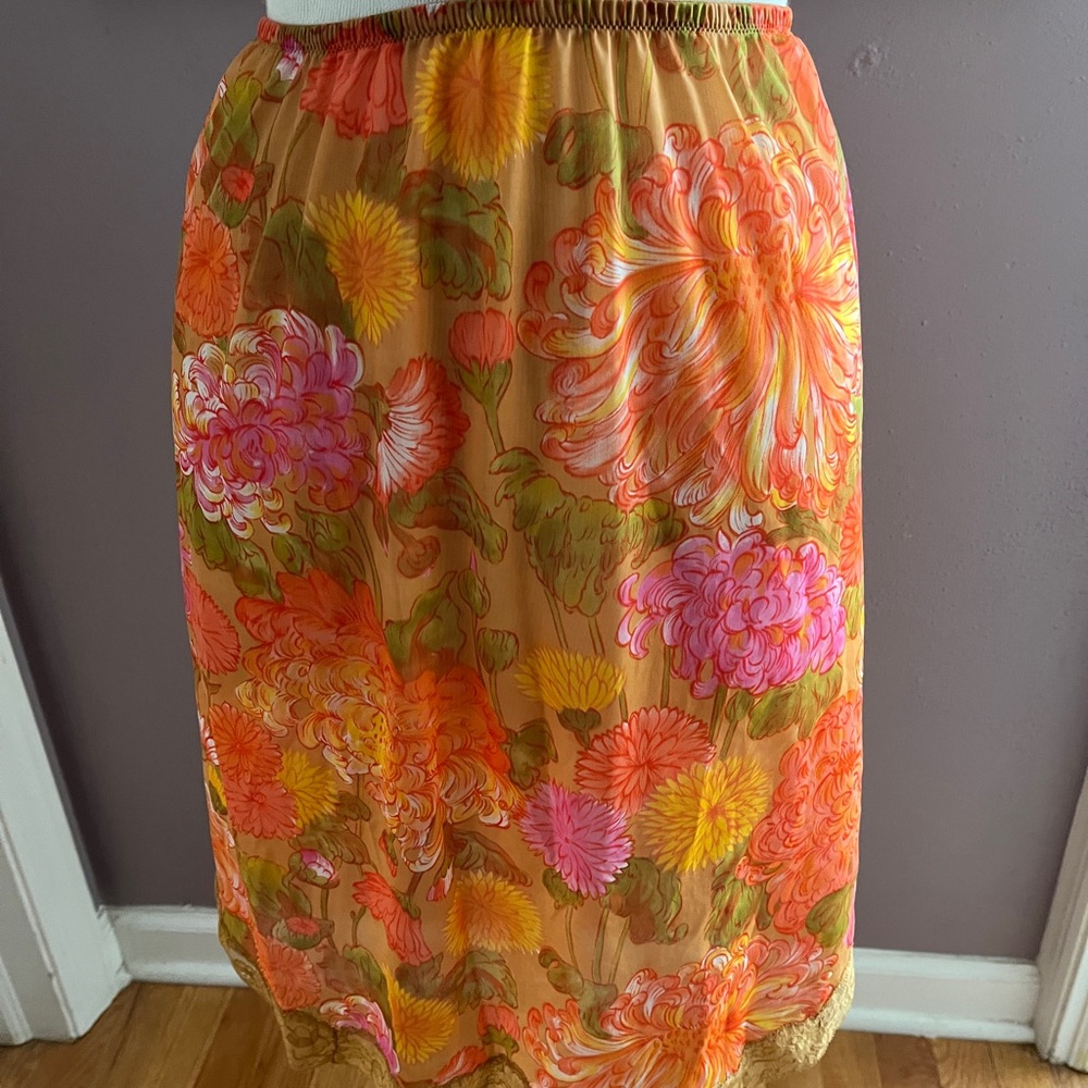 Vintage Bright Floral Vanity Fair Half Slip Size Medium - Picture 2 of 11